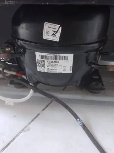 Vendo um motor de geladeira novo