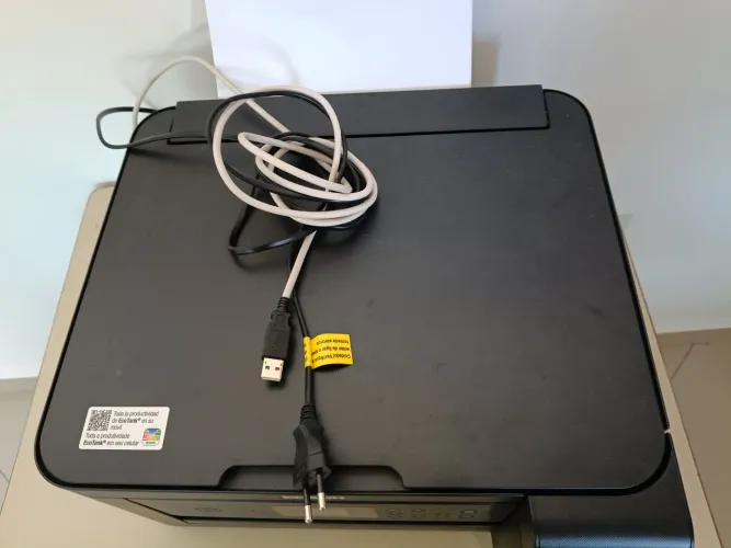 Vendo impressora EPSON,semi nova, imprime dos dois lados, preto e branco e colorido.