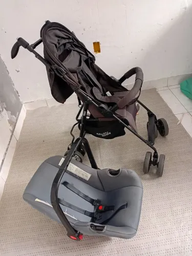 Carrinho de bebê + Bebê conforto conforto