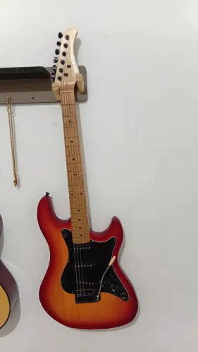 Guitarra Strinberg STS-100 c/ caixa acústica.