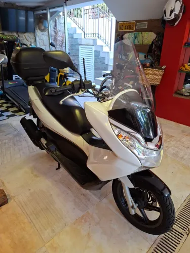 Pcx 2015 43.000 km Personalizada. Excepcional estado Segundo dono, manutenções em dia