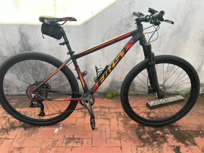 Bike MTB First Aro 29 - Coroa Única | 9V | Suspensão a ar