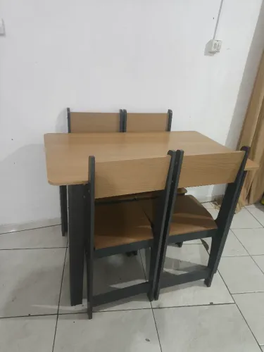 Mesa 4 cadeiras