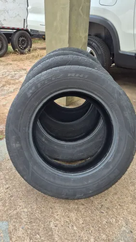 Pneus Nexen R16 215/65 original da Toro
