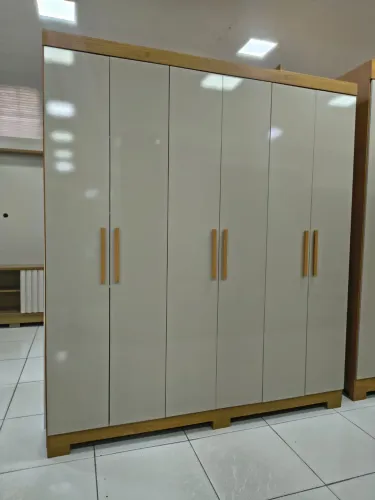 Guarda roupa Lana 6 portas