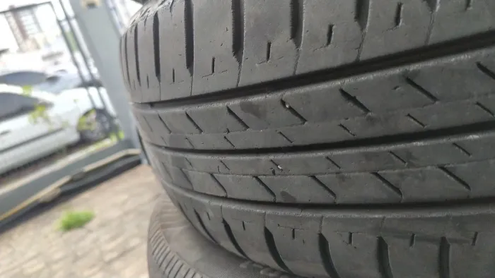 Vendo par de pneu aro 15