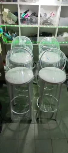 Banqueta branca R$85,00 fazemos entrega consulte a taxa!!