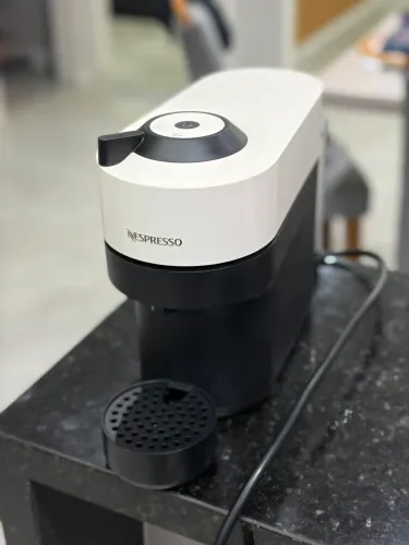 CAFETEIRA NESPRESSO VERTUO POP 220V ? SEMINOVA 