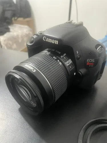 Câmera Canon T3i + Lente Kit 18-55mm