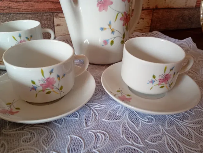 Conjunto de chá 1 bule + 5 xícaras 5 pites