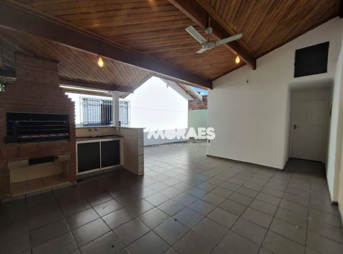 Casa com 3 quartos, sendo 1 suíte para alugar, 180 m² por R$ 3.500/mês - Alto Higienópolis