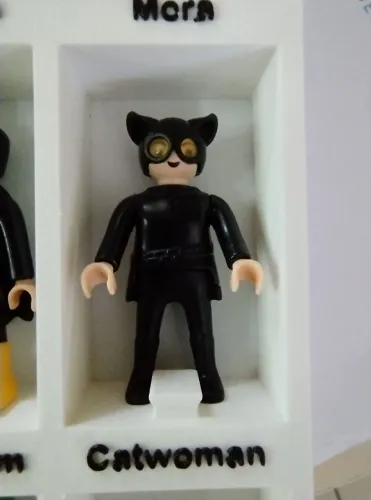 Boneco Playmobil ovo kinder mulher gato