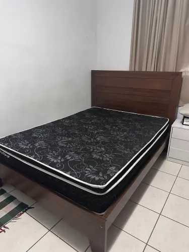 Cama de Casal 1,38 x 1,88 + Colchão de Molas Ensacadas D33 - Excelente Estado