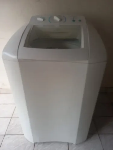 Máquina de lavar roupas 09kg Eletrolux funcionando perfeitamente