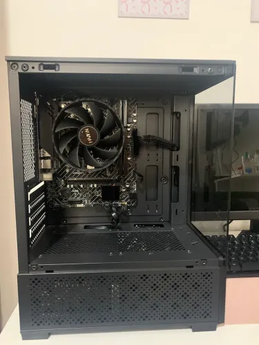 PC Gamer Completo AMD Ryzen 3 3200G / 16GB RAM DDR4 / Fonte 80 Plus (Sem Armazenamento)