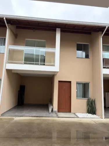 Casa Duplex - 2 quartos 