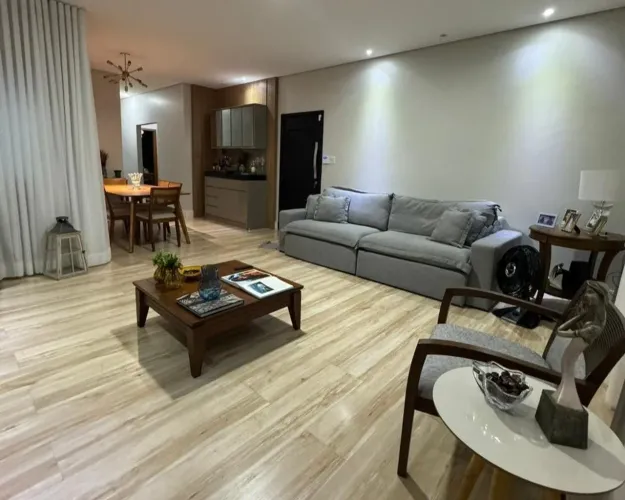 Casa à venda no Jardim Inconfidência em Uberlândia/MG