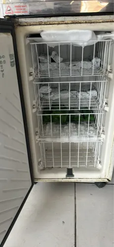 Freezer vertical ( pequeno )