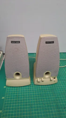 Caixas de som para computador Harman Kardon HK195, bege anos 90