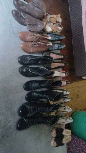 Sapatos de vários modelos 