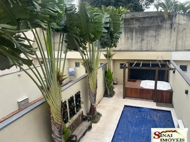 Sobrado Condomínio - Piscina Privativa - Locação