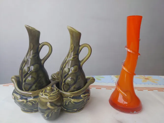 Galheteiro de Cerâmica Verde c Relevo de Azeitonas - 5 Peças+ Vaso Laranja e ganhe 4 peças