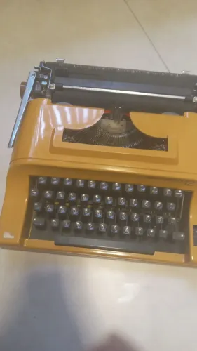 Máquina de Escrever Remington 12 Original Funcionando - Retrô/Vintage - laranja