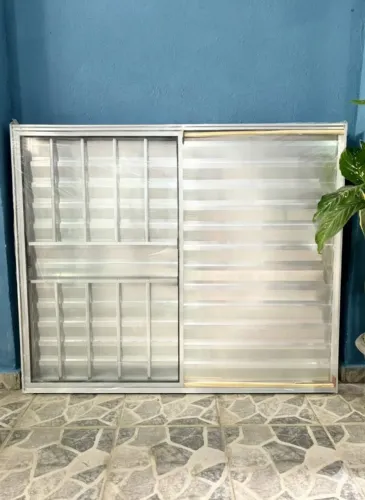 JANELA DE ALUMINIO PARA QUARTO - VENEZIANA 3 FOLHAS BRILHANTE