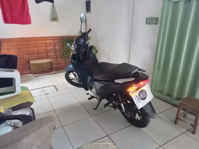 Vendo moto biz 125 azul , preço negociável 16.000