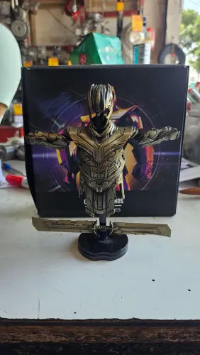 Diorama Steel Icons #3 Armadura do Thanos Omelete Box