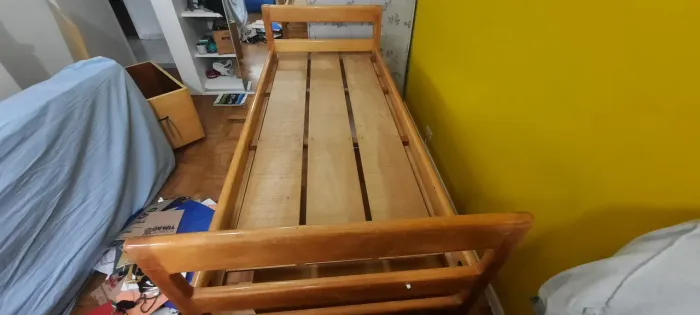 Cama de Solteiro de madeira