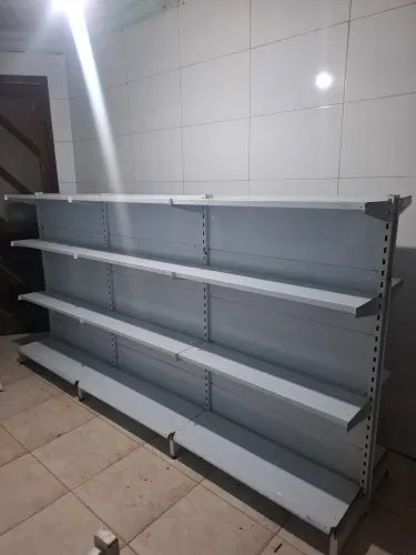 Gôndola Amapá 3 módulos central e 1 módulo de frente