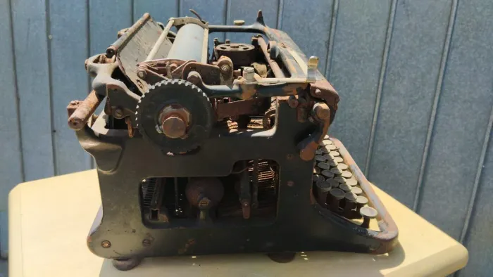 Máquina de escrever antigo