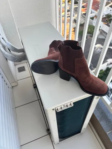bota schutz salto médio camurça knit marrom 37