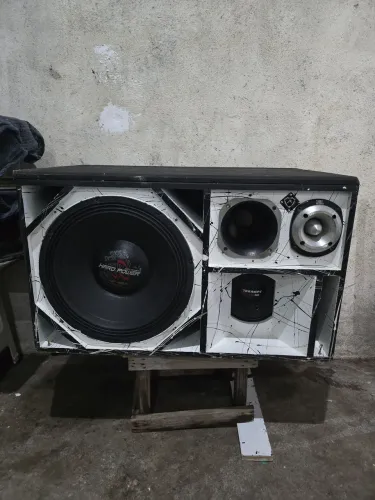 Vendo caixa trio falante 1950 rms