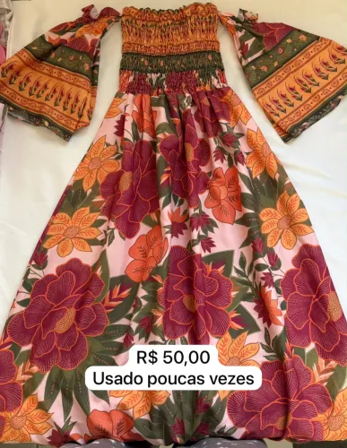 Vestidos usados pouquíssimas vezes.