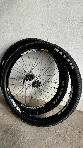 Par de Rodas Mavic Crossmax Aro 26 - MTB Clássica