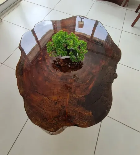 Mesa de centro, rústica. Peça única.