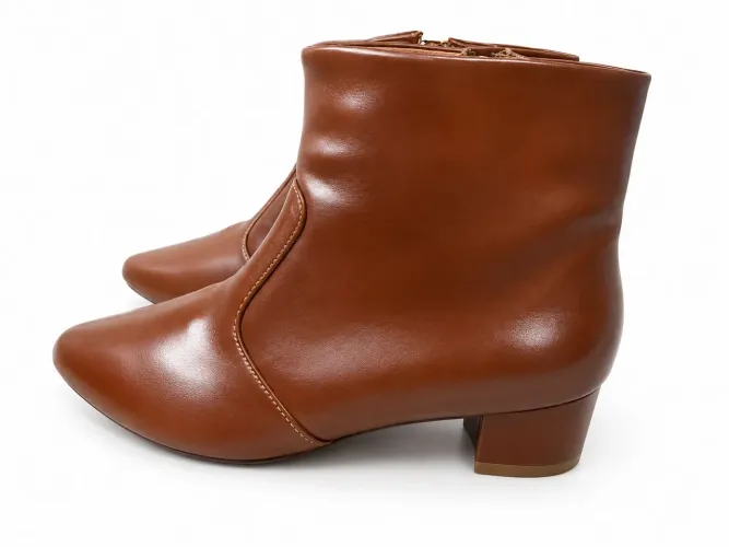 Bota marrom cano curto