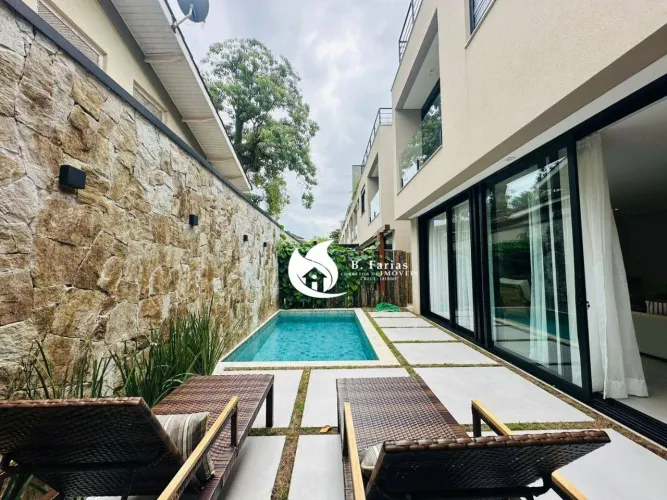 Casa com 04 suites, em condominio fechado frente ao mar - Juquehy
