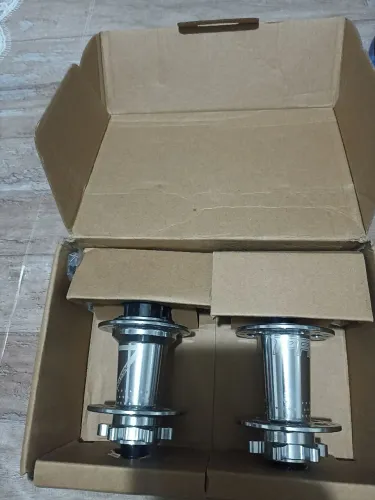 Cubos de rolamento novo na caixa 