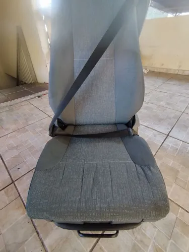 Vendo banco de caminhão volvo original 