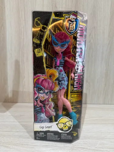 Boneca Monster High Gigi Grant Geek Shriek Lacrada