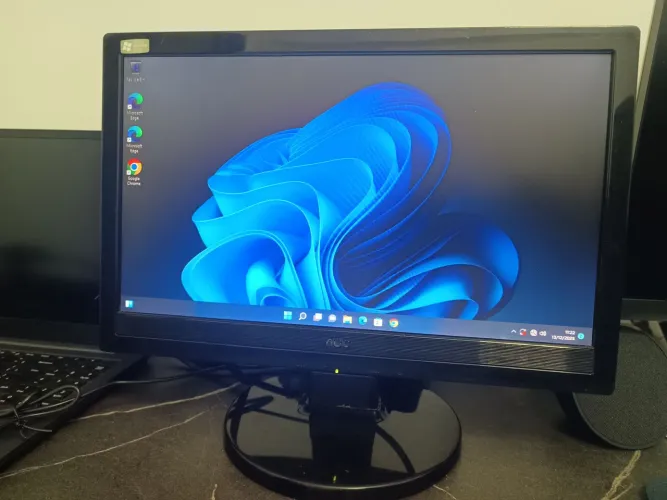 Monitor - AOC 15.6P
