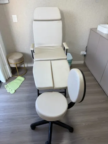 Cadeira de podologia e estética 
