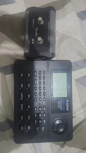 Bateria alesis SR-16 com pedal Fender variação programada pronta para uso