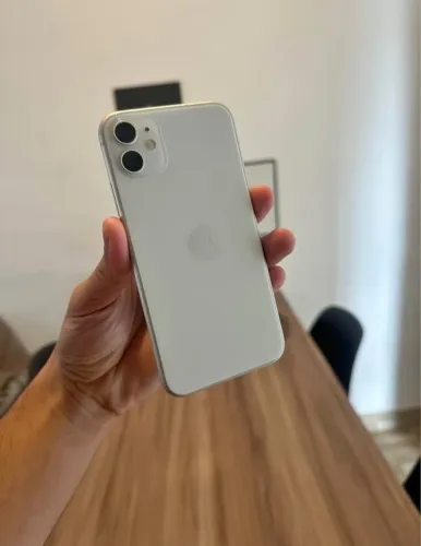 iPhone 11 premium top