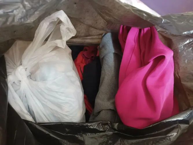 Roupas velhas femininas