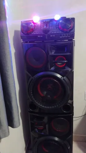 LG xbomm Cj 98 2.700 watts RMS