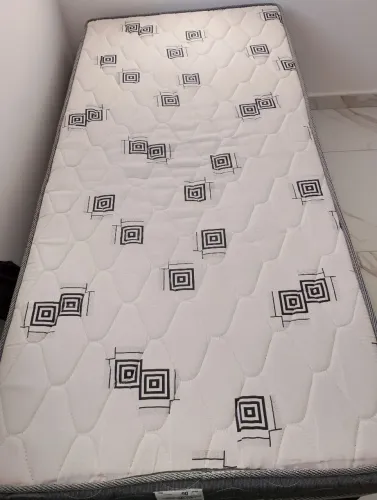 Cama e base estado de novo bem conservado